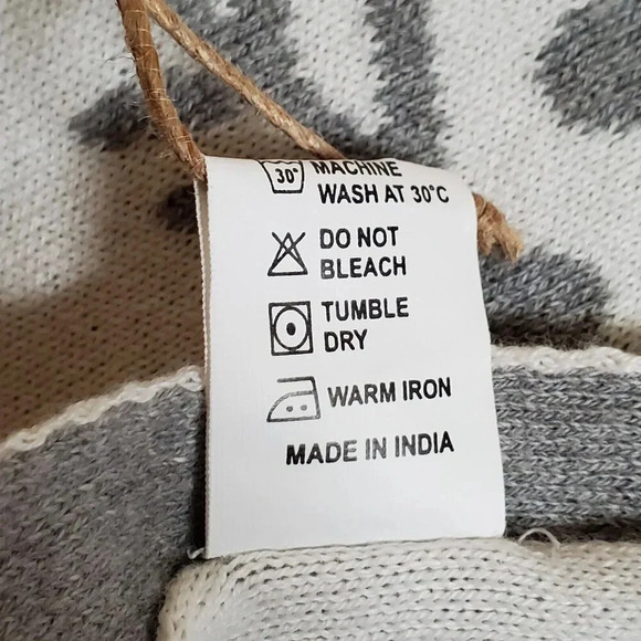 Winter Knit Scarf Gray White Snowflake Pattern Pom Pom Ends Cotton Reversible - Picture 8 of 14